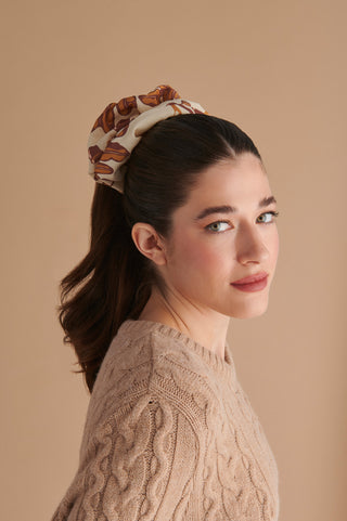 Jennifer Scrunchie (Oak Ivory)